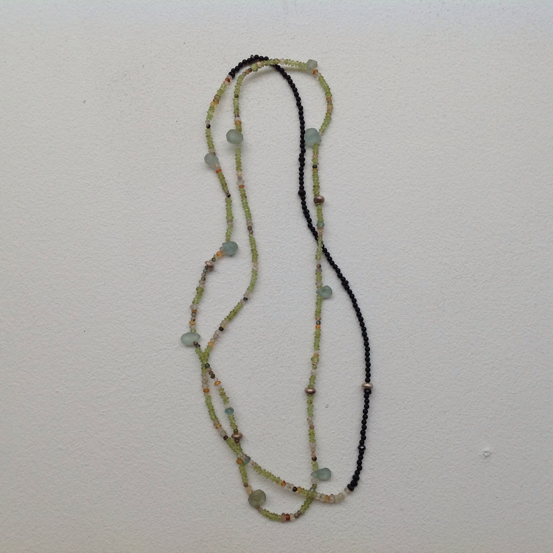 Lång Halsband med olika stenar