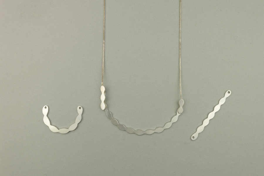Makiami, Seeds necklace