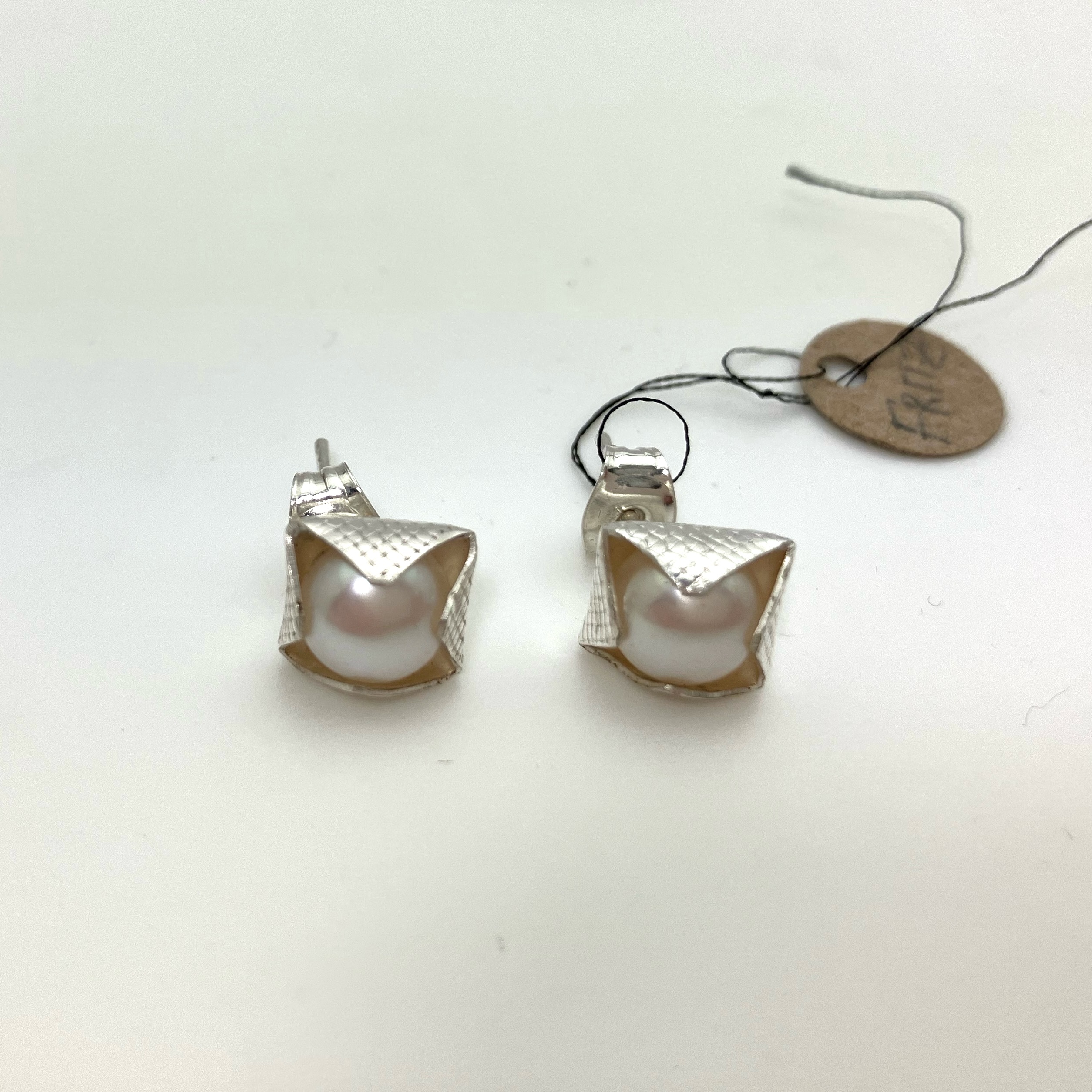 Pärlörhängen fyrkantiga