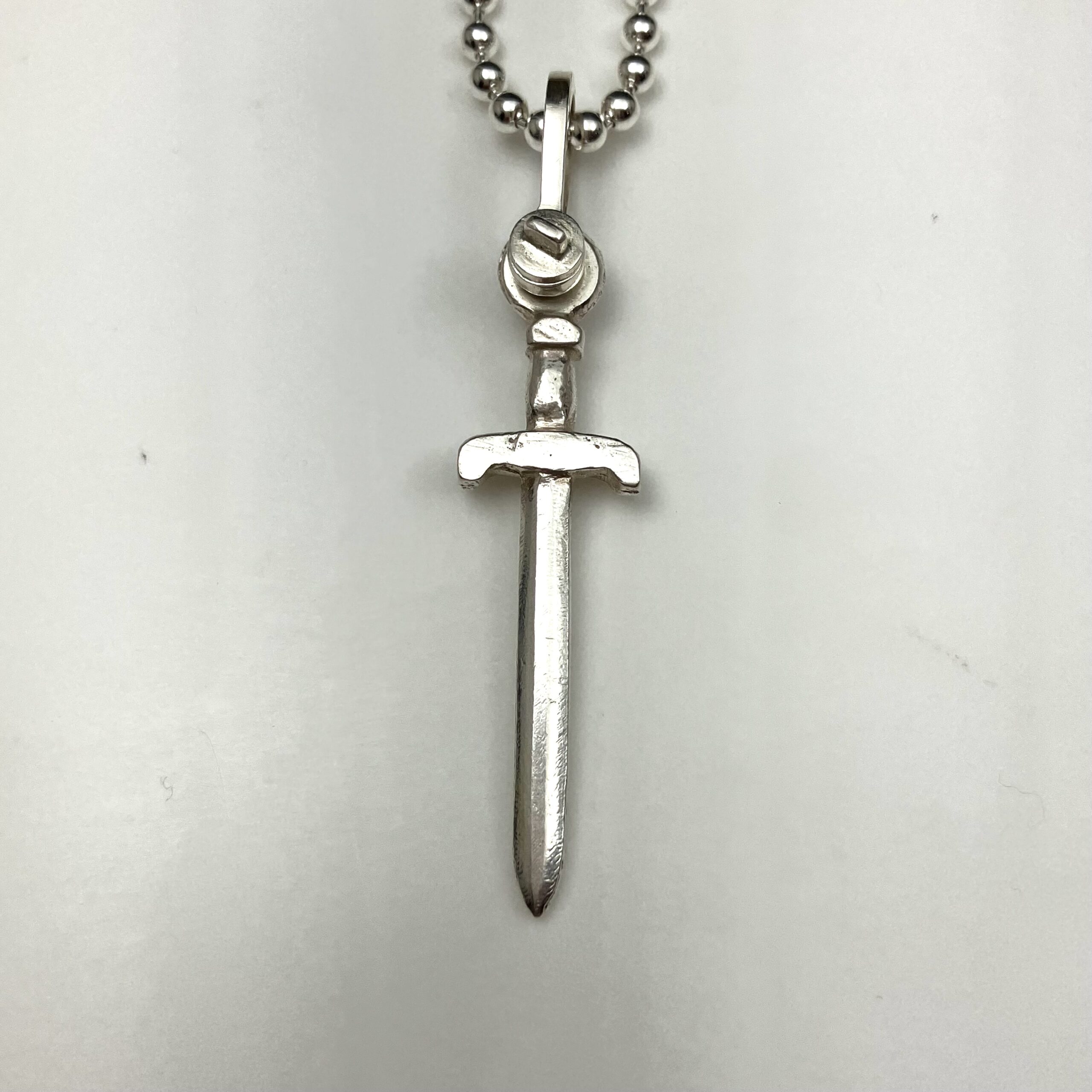 Svärd, schackel och kedja