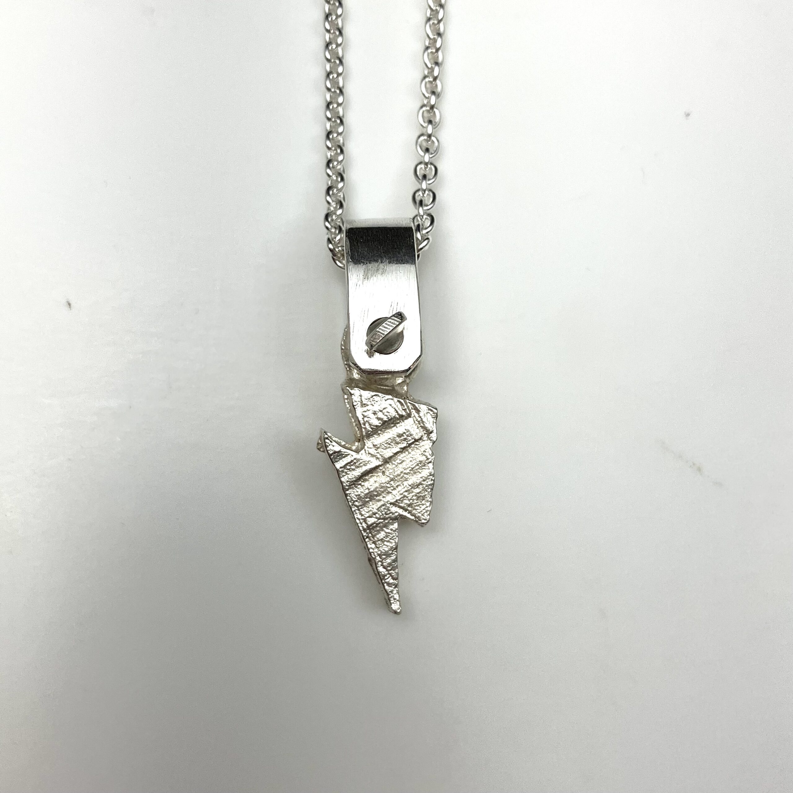 Blixt, schackel och kedja