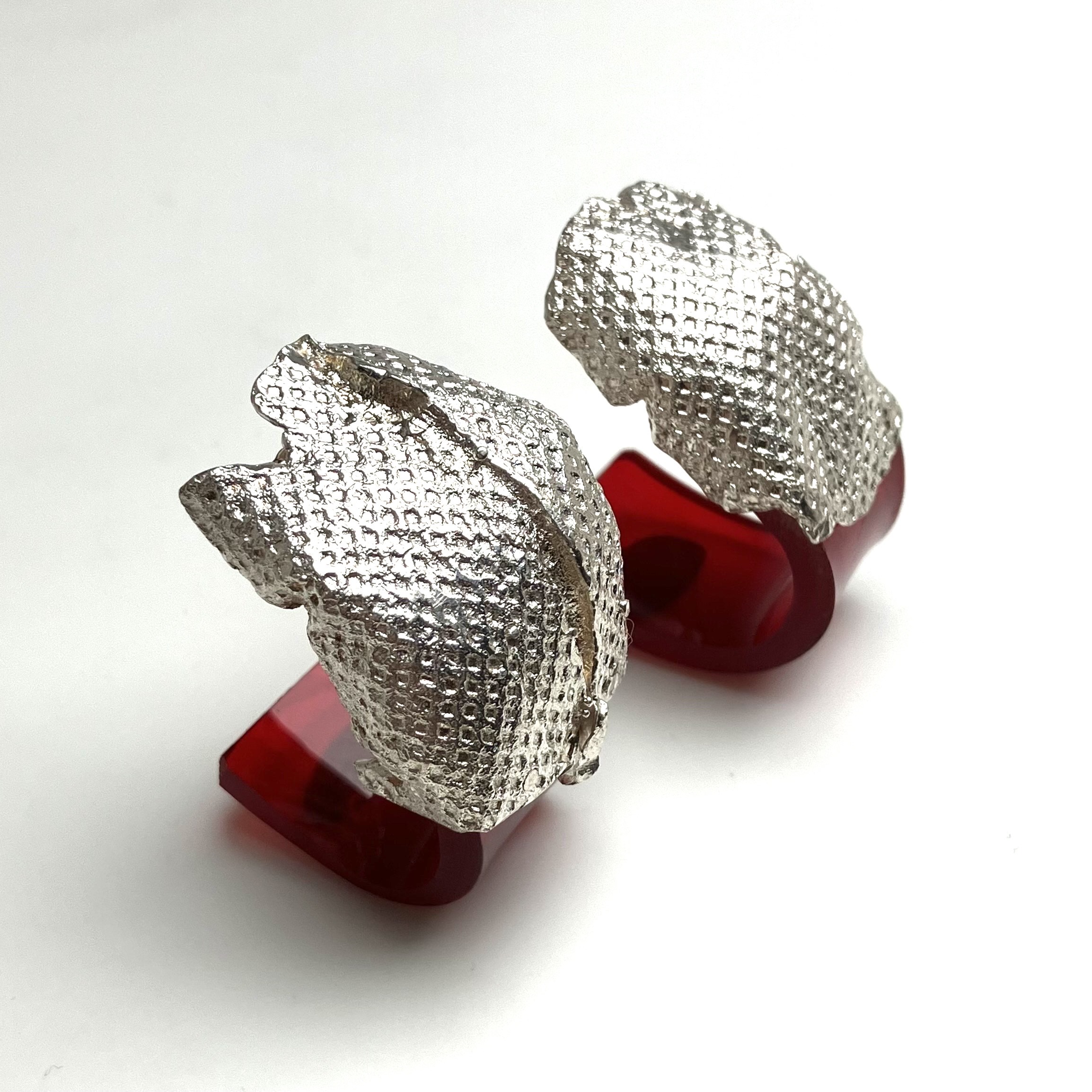 Silver och röd plexi