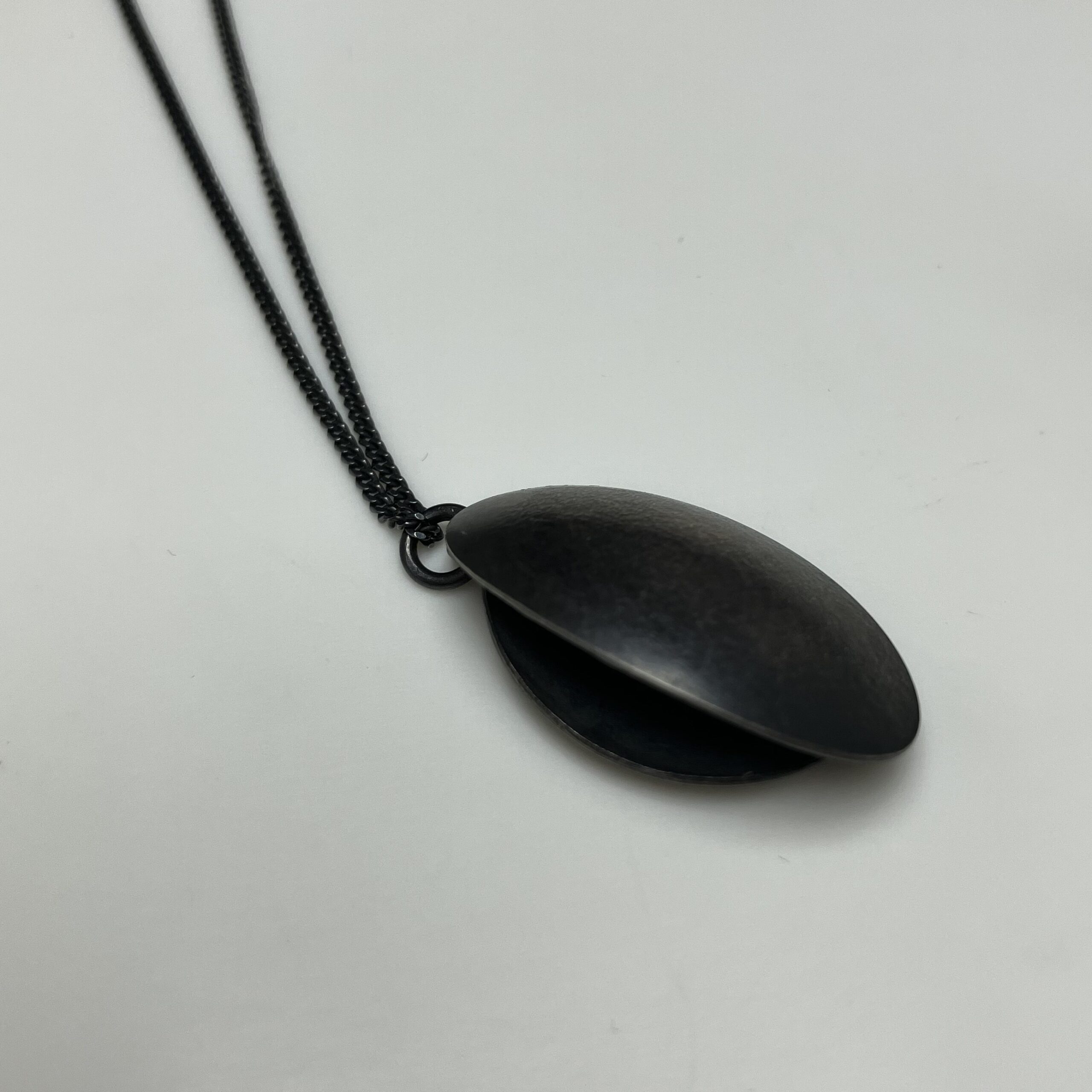 Halssmycke oxiderat silver