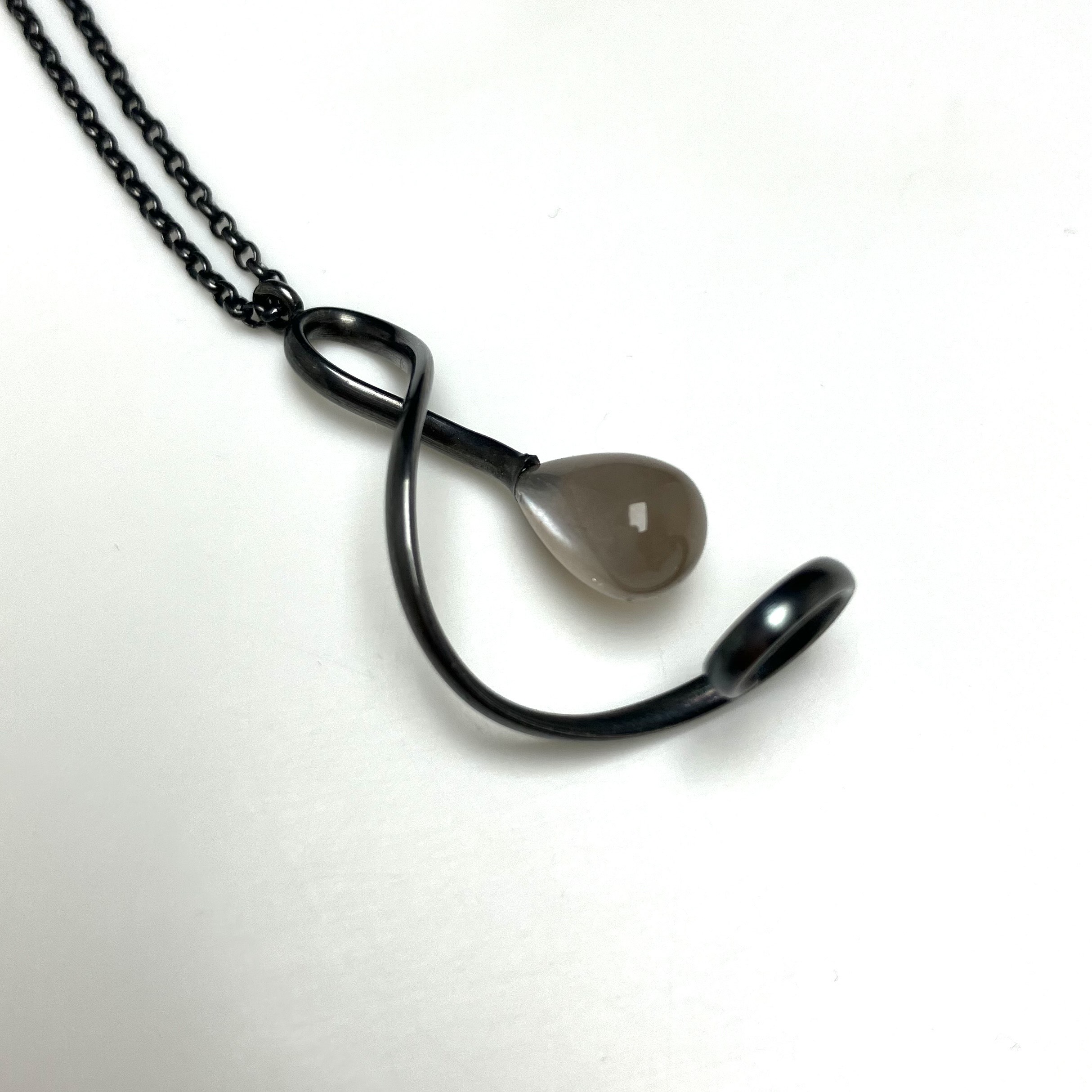 Halssmycke med månsten