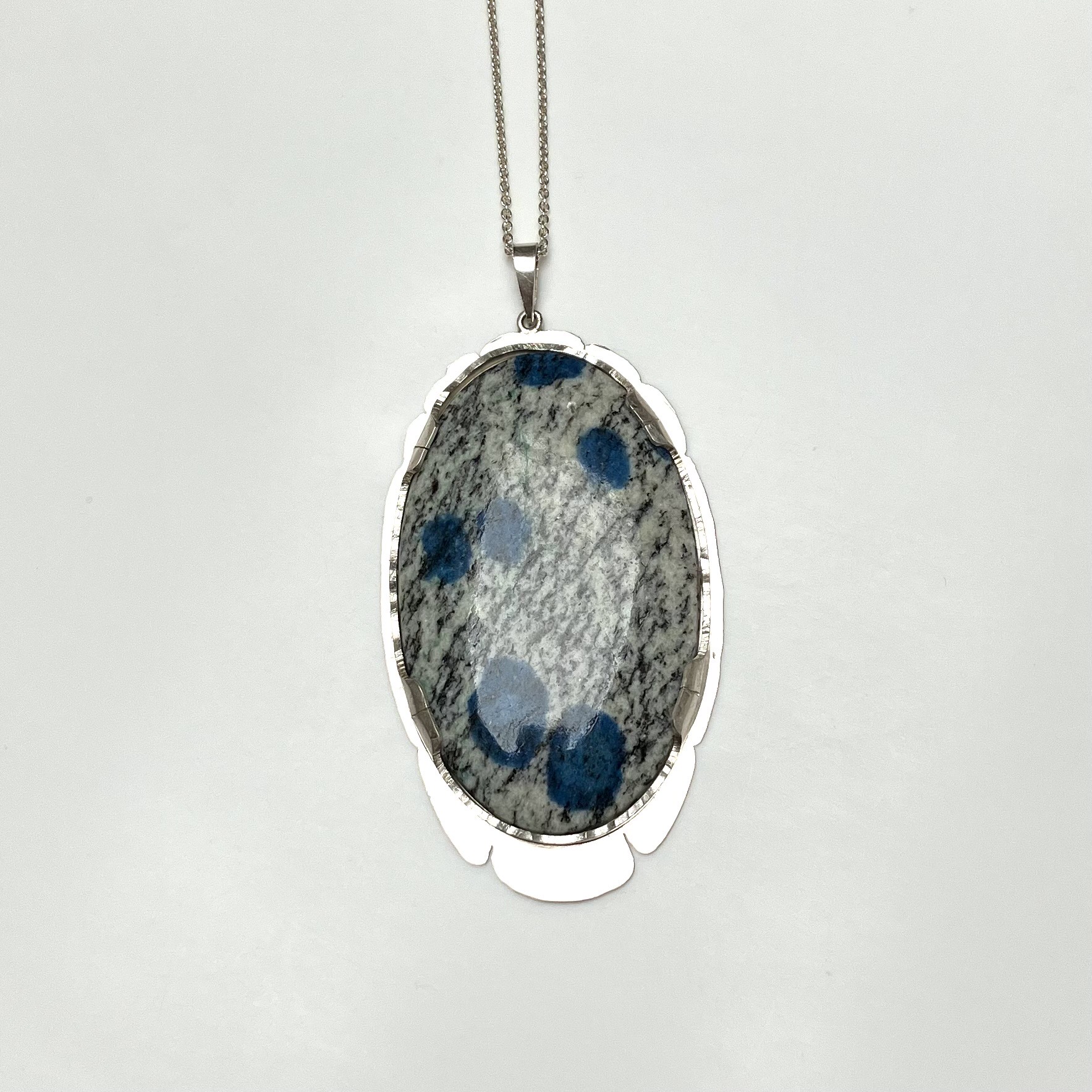 Halssmycke med jaspis