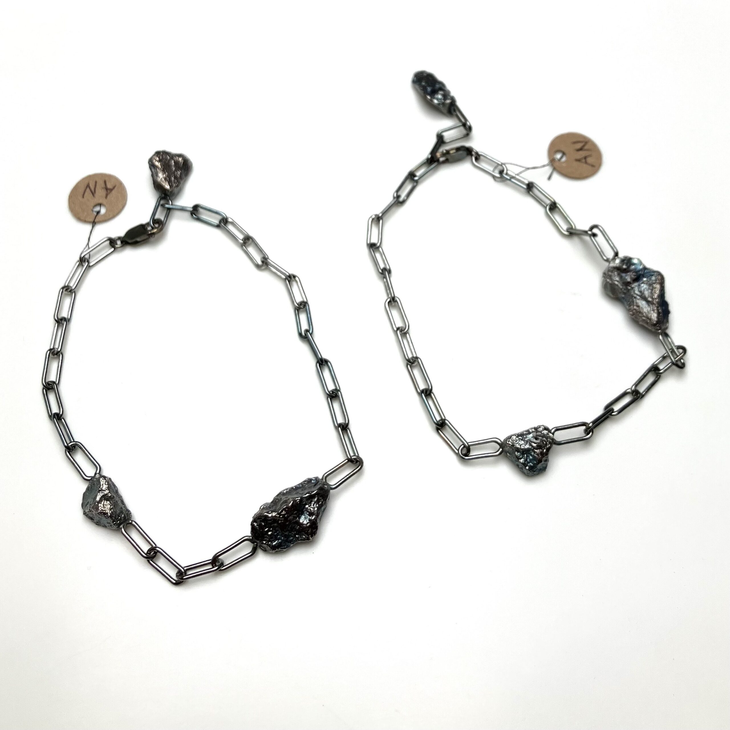 Armband i oxiderat silver