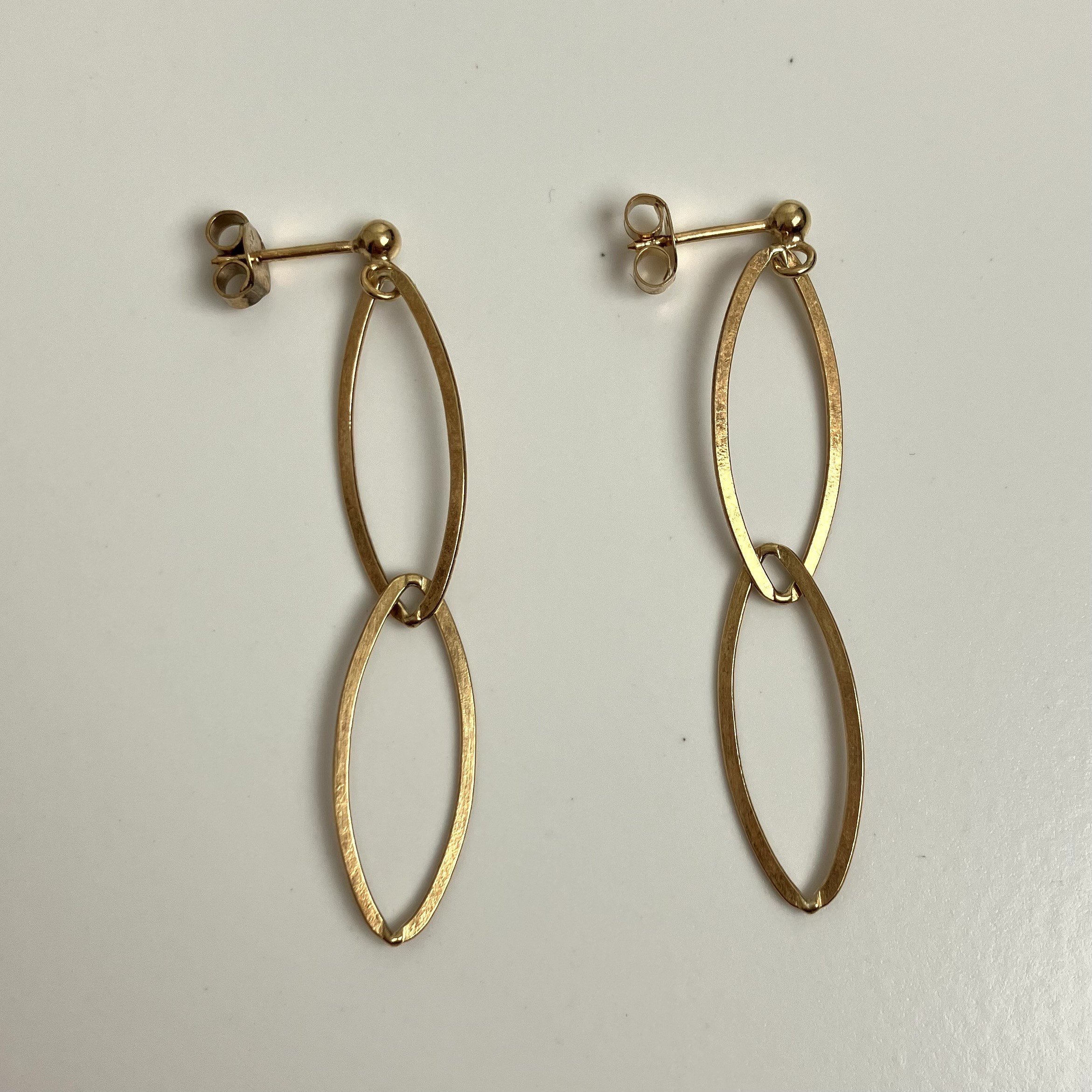 Örhängen i förgyllt silver