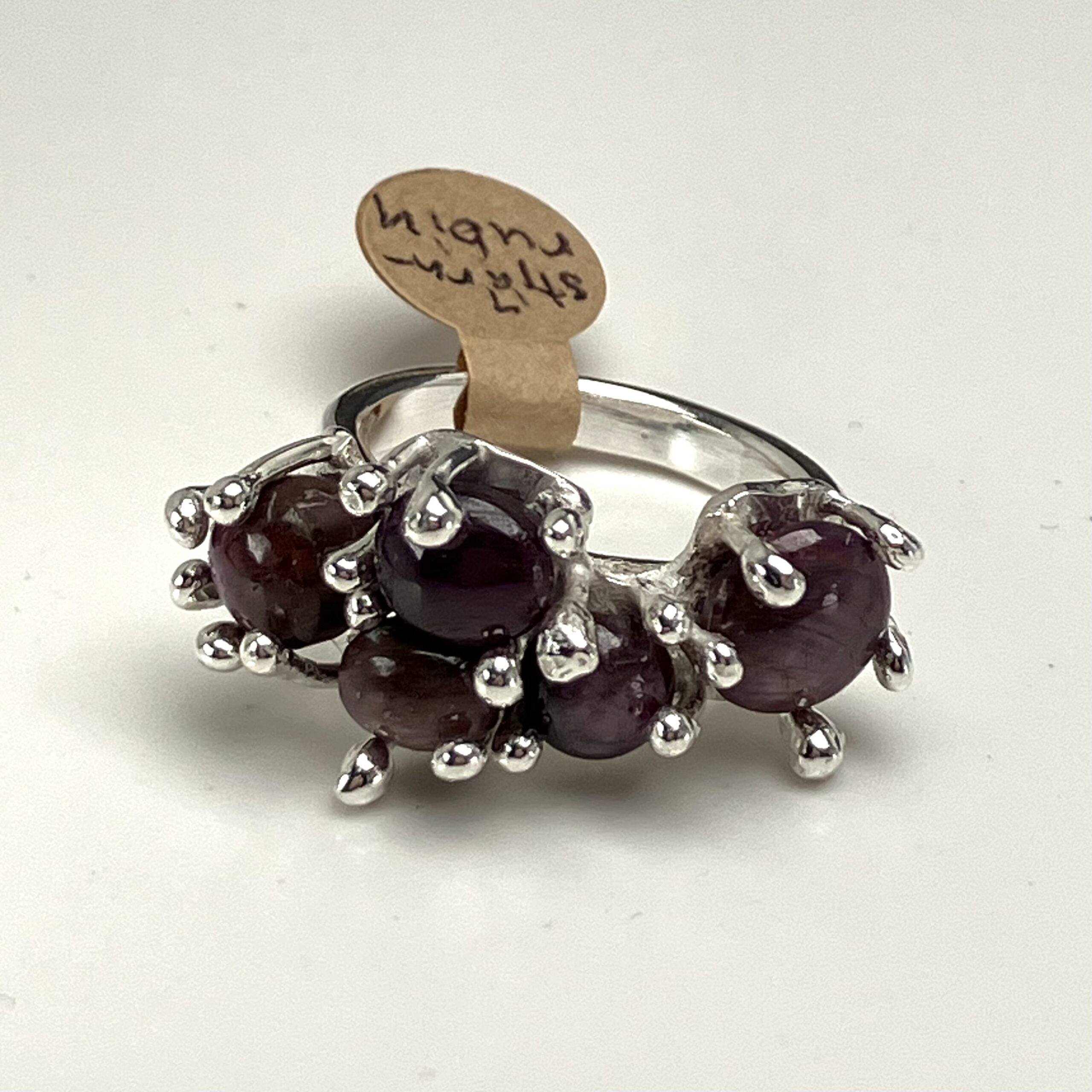 Ring med stjärnrubin