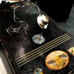 Petronellas stora halssmycke i silver och citronkvarts på en gammal Amerika koffert!