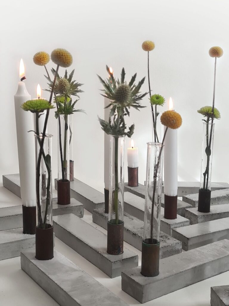 Anna Nordström ställer ut på Galleri LOD. Ljusstakar och vaser i betong, koppar och glas. Upprepning som ger möjlighet till oändlig variation!
