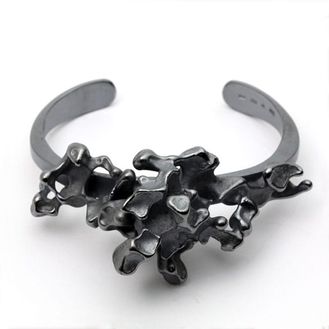 Armband i oxiderat silver, Erik Tidäng