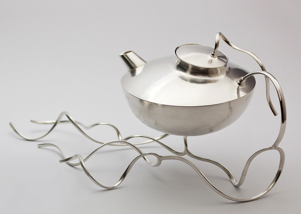 LOD presenterar Petronella Eriksson ”Fairytales and Firesides” En liten sake kanna av silver. Kannan rymmer 3,6dl och kan så klart användas till andra varma eller kalla drycker!